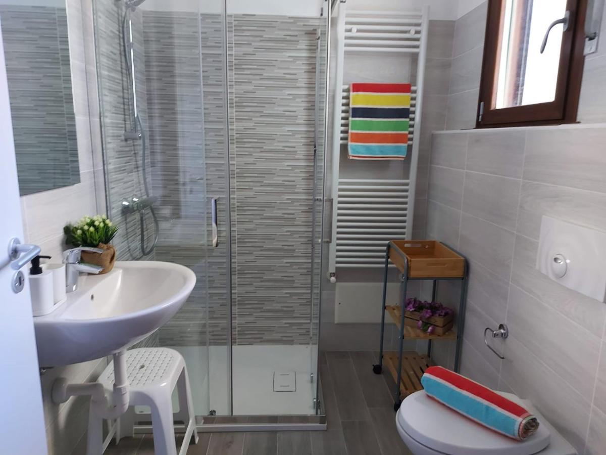 Bnbook Casa Dei Peschi - Lago Di Monate Cadrezzate Ngoại thất bức ảnh